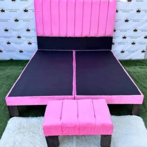 Base para Cama Rosada con Respaldo y Banqueta – Estilo Femenino y Dulzura Decorativa