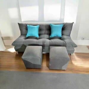 Futón Cama Luxury + 2 Puff – Gris Grafito con Cojines Turquesa