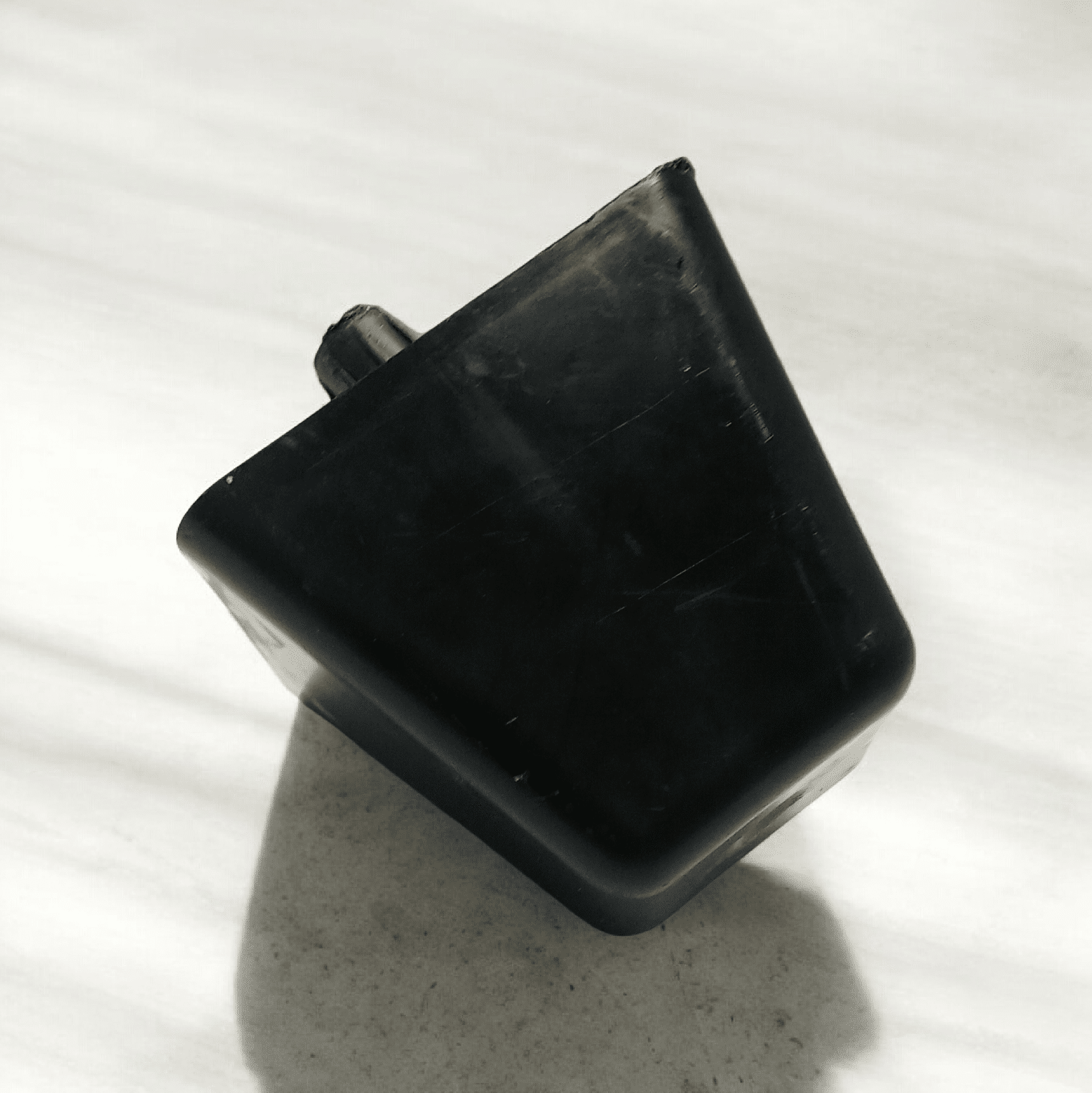 Pata Cuadrada de Plástico Color Negro – Diseño Moderno y Resistente